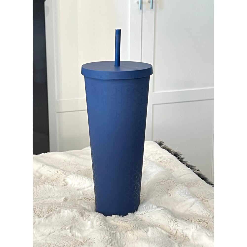New STARBUCKS Cold Beverage Drink Cup 24 oz Navy Blue Stars Print Straw Lid